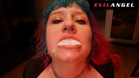 Proxy Paige kehrt zurück für einen spermatriefenden Anal-Gangbang – EvilAngel