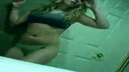Selfie einer blonden Stripperin