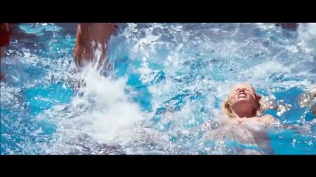 Suzanne Somers oben ohne in der Poolszene aus „Magnum“