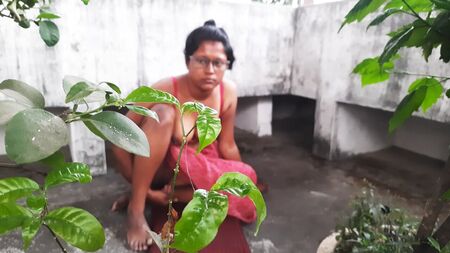 Desi-Bengalin im Sari wird im Freien gefickt