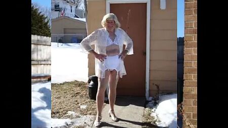 Roberta G: Video mit Bildern von ihrem Crossdressing-Opa und seiner Frau