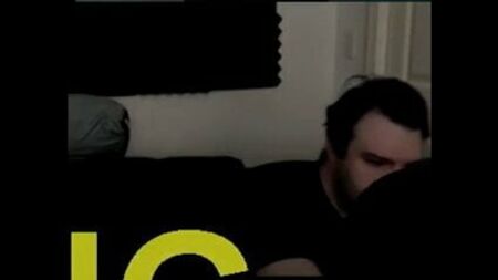 DarksydePhil (Philip Paul Burnell) wichst seinen winzigen Schwanz