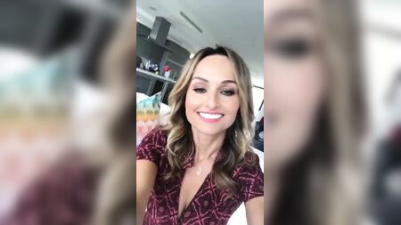 Giada De Laurentiis im Ausschnitt bei Clip 02
