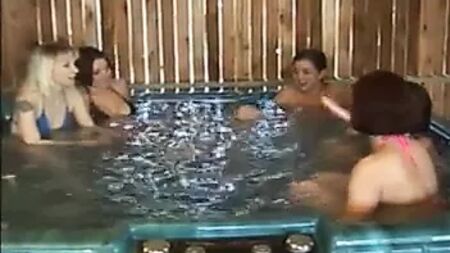 Lesben im Whirlpool