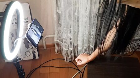 Habe eine Bloggerin mit einem Strap-On gefickt – Lesbian-Illusion