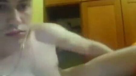 Ein Albaner vor der Webcam