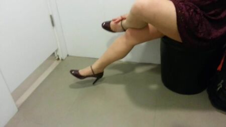 Teaser: Tiefrote Lack-Mary-Jane-Pumps