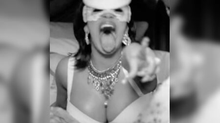 Cardi B Zungen-Loop Nr. 2
