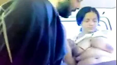 Ein Marathi-Paar hat Sex im Auto