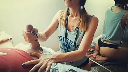 Tolle Freundin, Handjob, Abspritzen