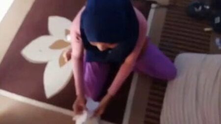 Malay schießt ins Gesicht