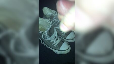 Los, Mädels, graue Converse-High-Tops