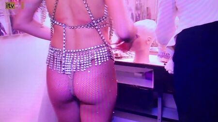 Amanda Holden zeigt ihren Hintern