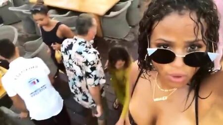 Christina Milian sieht im Urlaub verdammt heiß aus