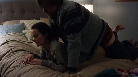 Elizabeth Reaser – „Easy“, Staffel 1, Folge 1: Sexszenen
