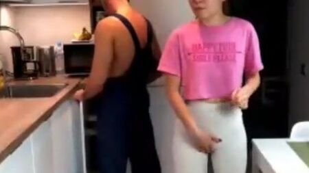Hau ab und zieh dir die Hose an!