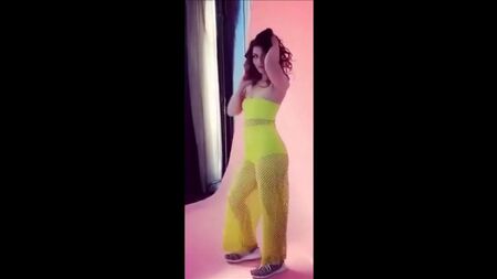 Melissa Benoist und Juliana Harkavy: Po-Clips