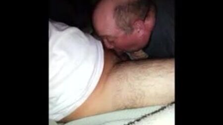 Ältere Männer, die an einem schönen Penis lutschen