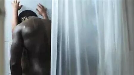 50 Cent fickt eine heiße Braut unter der Dusche
