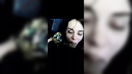 Billie Eilish lutscht einen Schwanz