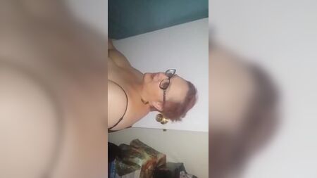 Reife Amateur-BBW beim Gloryhole auf Craigslist beim Blasen