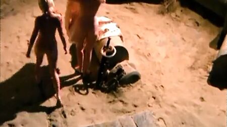 Nacktszene aus „Xena – Die Kriegerprinzessin“ mit Lucy Lawless und Renee O'Connor