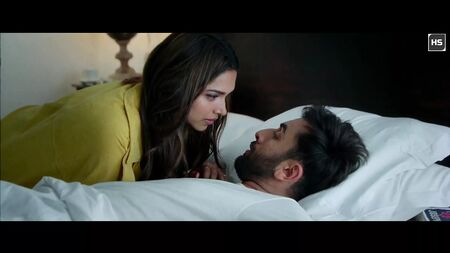 Deepika Padukone – Heiße Kussszenen