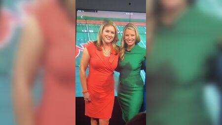 WOODTV: Emily Linnert und Teresa Weakley bekommen Sperma ab