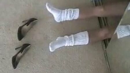 Lässige Socken und High Heels