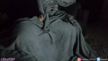 Horrorfilm-Abend, Decke und Cumshot. Einfach das Beste!
