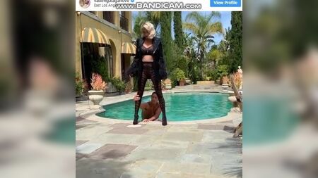 Caroline Vreeland – nackt für die ELLE Russland, November 2019, Ausgabe 2