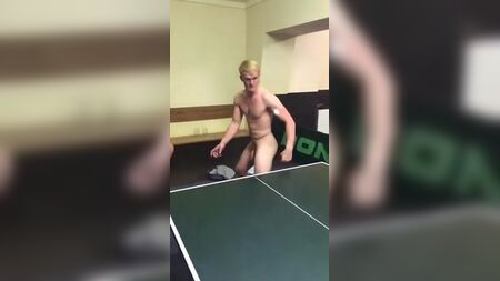 Tischtennis mit dem Penis