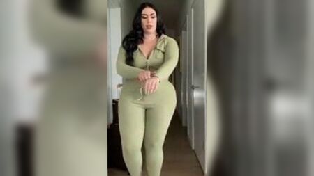 Die vollbusige BBW Sammy – Fashion Nova Curve