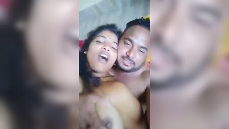 Die sexy Desi-Schönheit Vaishnavi und ihr neuer Freund