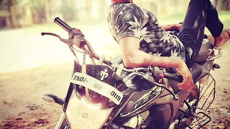 Chennai: Tamilischer Fitnessstudio-Junge nackt