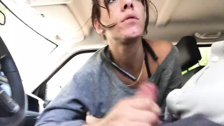 Blowjob und CIM mit einer Prostituierten im Auto