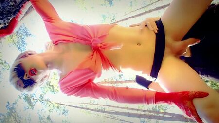 Misstres fickt Sissys Muschi im Freien