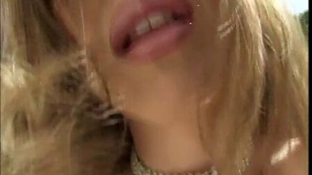Kianna Dior in Strümpfen