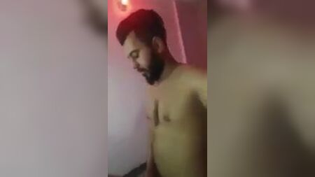 Junge und Mädchen im Sexvideo