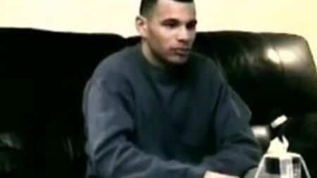 Ein Mike-Tyson-Doppelgänger bekommt einen Blowjob von einem Schwulen