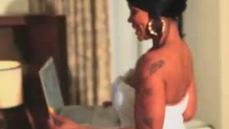 Deelishis: Großer, sexy schwarzer MILF-Hintern (ab 13) – Ameman