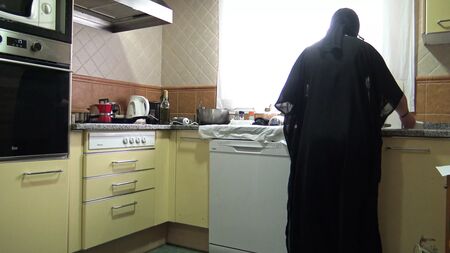 Saudi-Arabien Sex: Selbstgedreht – Ehefrau wird hart gefickt