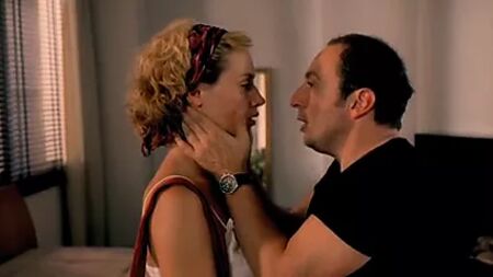 Cecile de France wird in einer Hardcore-Sexszene hart durchgenommen