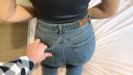 Analsex mit der jüngeren Schwester eines Freundes, ohne sich auch nur auszuziehen