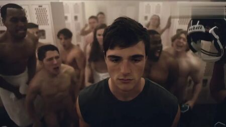 Großer Schwanz bei „Cloakroom“ aus „Euphoria“ – Staffel 1, Folge 2