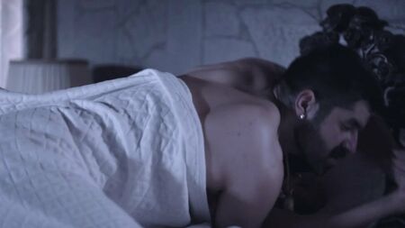 Ayn Zoya (Undekhi) – heiße Szene