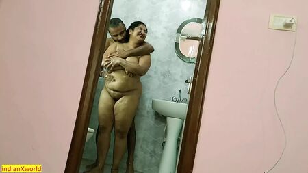 Wunderschöne Bhabhi beim heißen Sex mit einem unschuldigen Hotelangestellten!! Heißer XXX