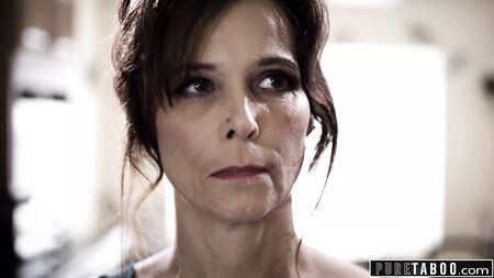 PURE TABOO: Zwei Stiefbrüder nehmen ihre Stiefmutter zu zweit