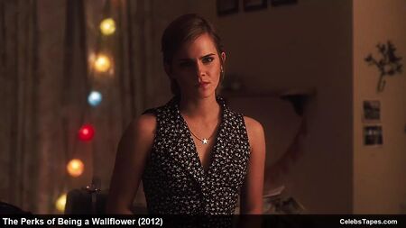 Emma Watson, Mae Whitman und Nina Dobrev in Dessous und Bikinis