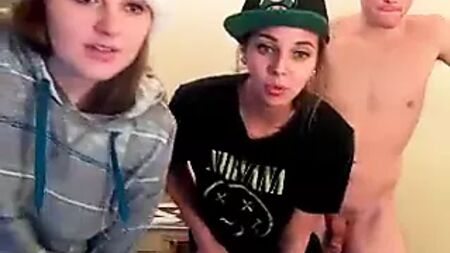 Camgirls tauschen ihre Freunde – Blowjob (Langfassung)